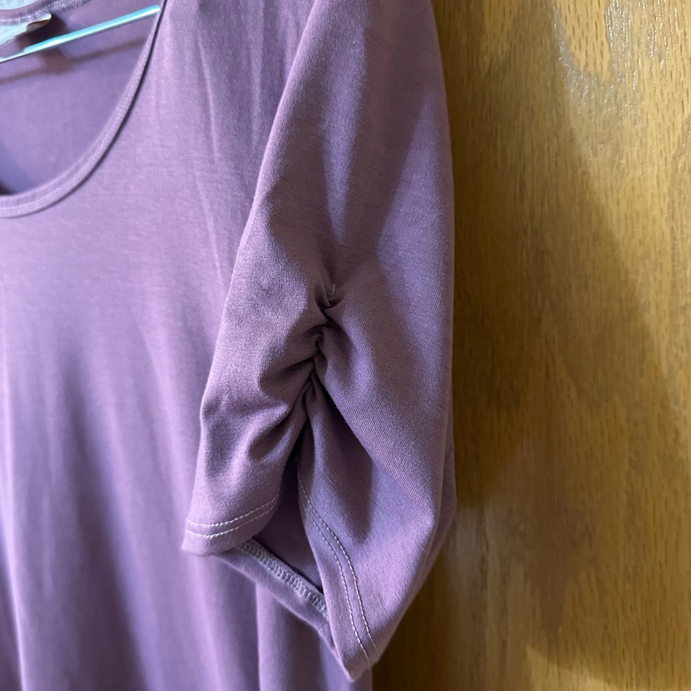 Lularoe Morgan Medium Ruche Sleeve Top - Picture 2 of 3